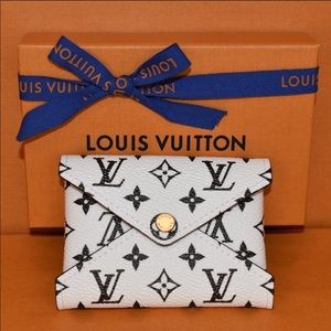 Authentic Louis Vuitton Small Kirigami Giant